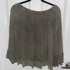 Cute green off the shoulder blouse! Never worn!